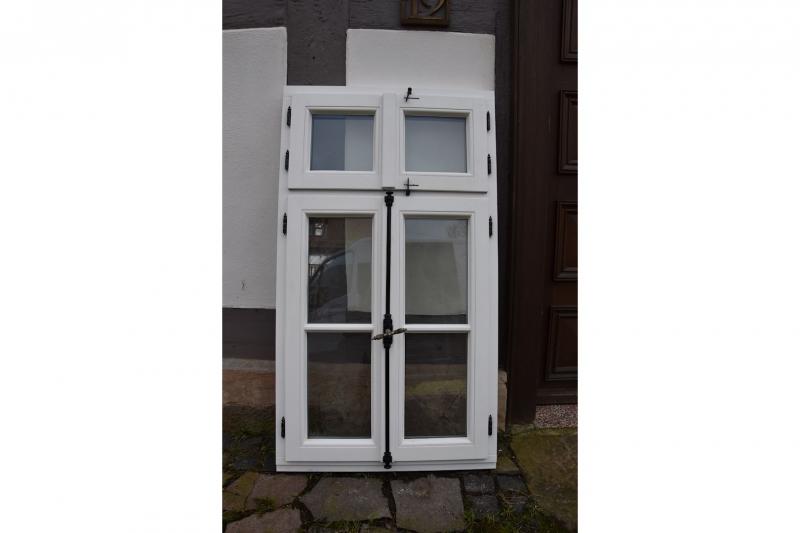 Neues Fenster mit alten Scharnieren 1